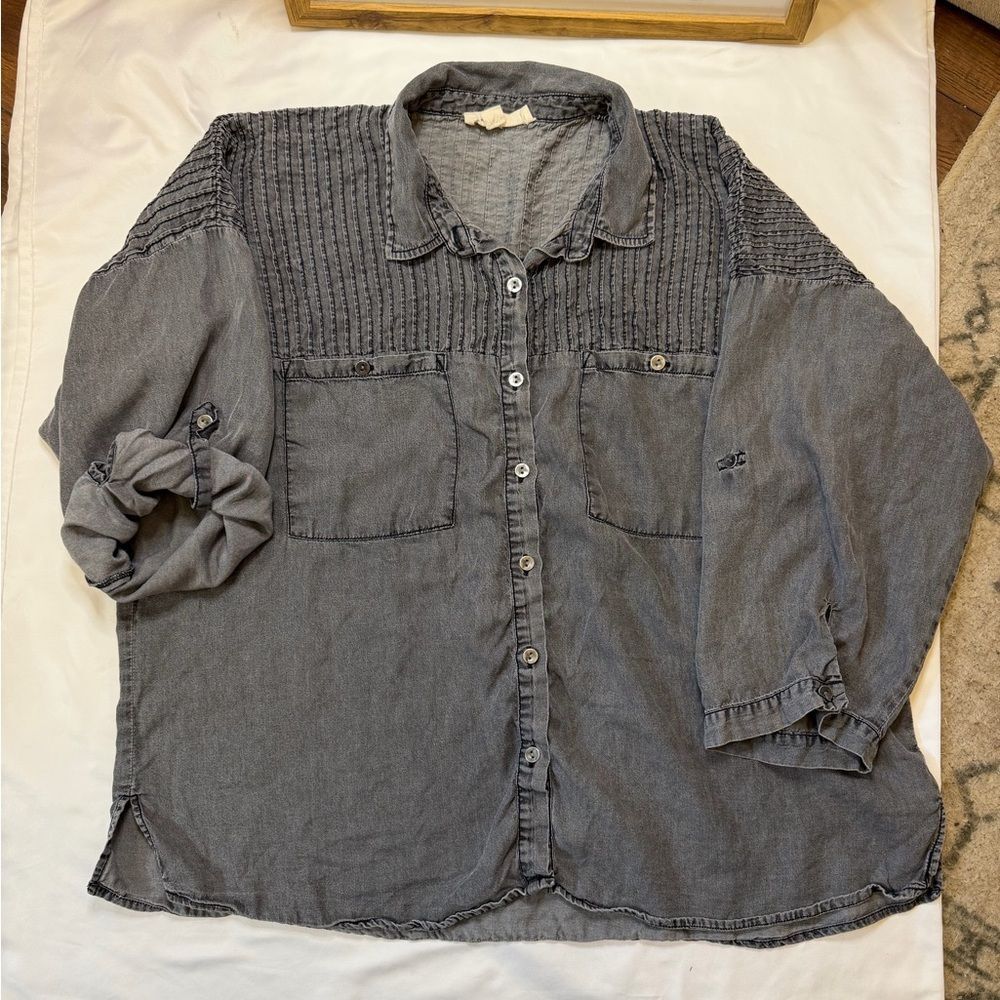 Love stitch size large gray button up shirt